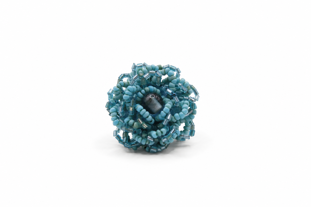 Anello Rosa – Anello in perline con struttura floreale Surya