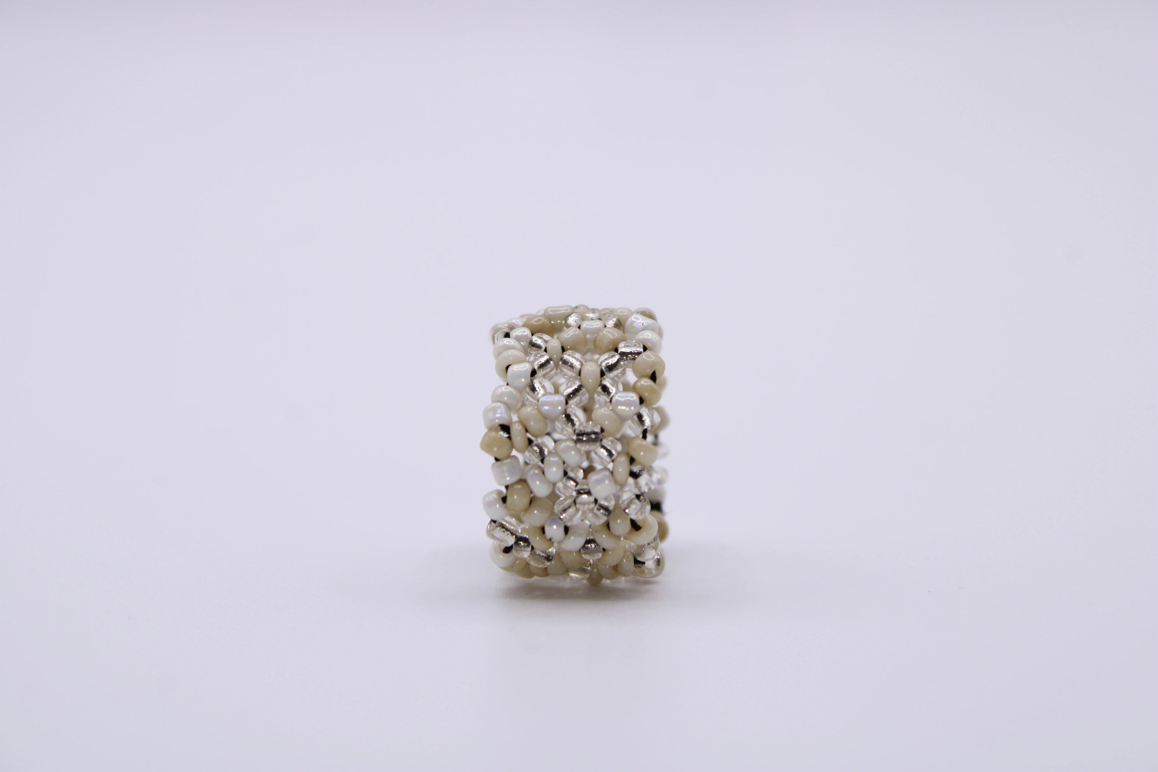 Anello Lumina – Anello in perline lavorate a mano Surya