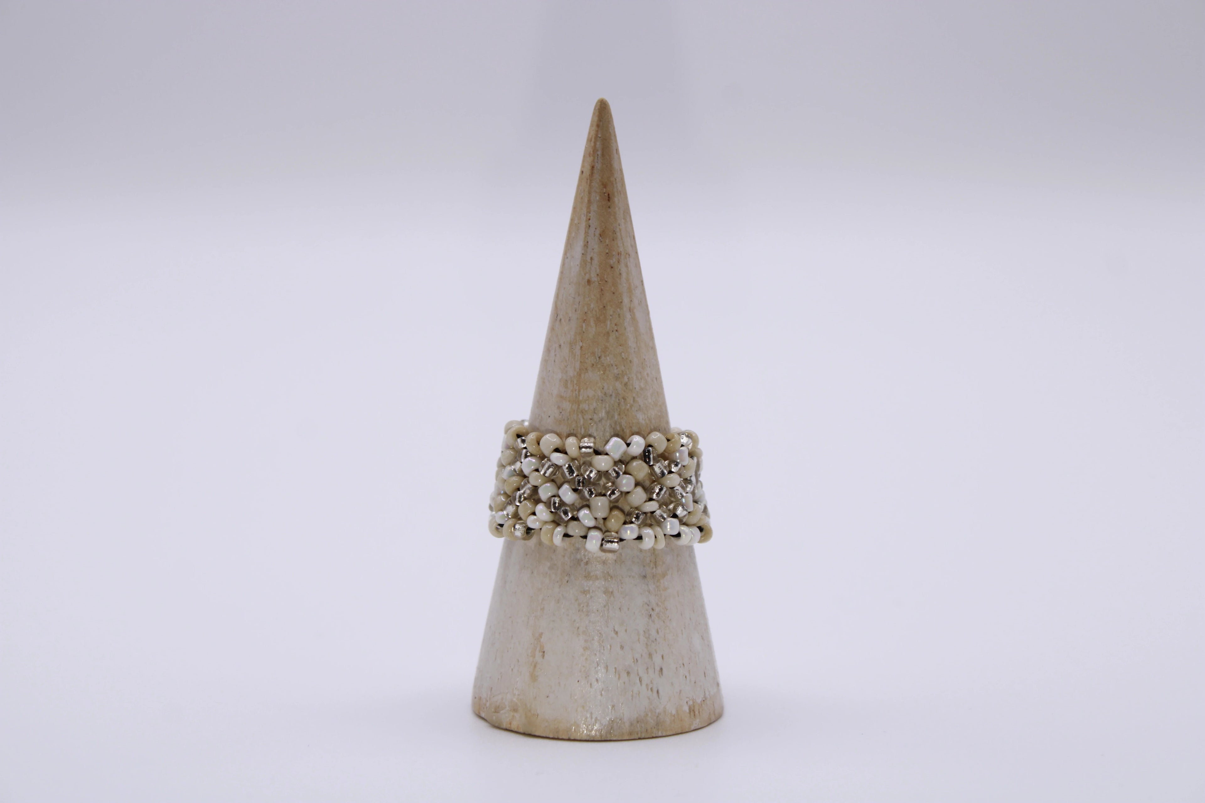 Anello Lumina – Anello in perline lavorate a mano Surya