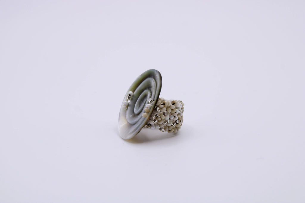 Anello Luce – Anello in madreperla lavorata a mano Surya