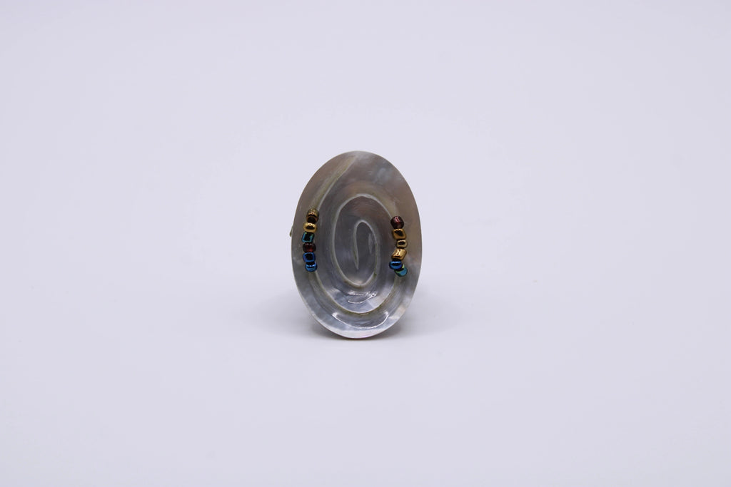 Anello Luce – Anello in madreperla lavorata a mano Surya