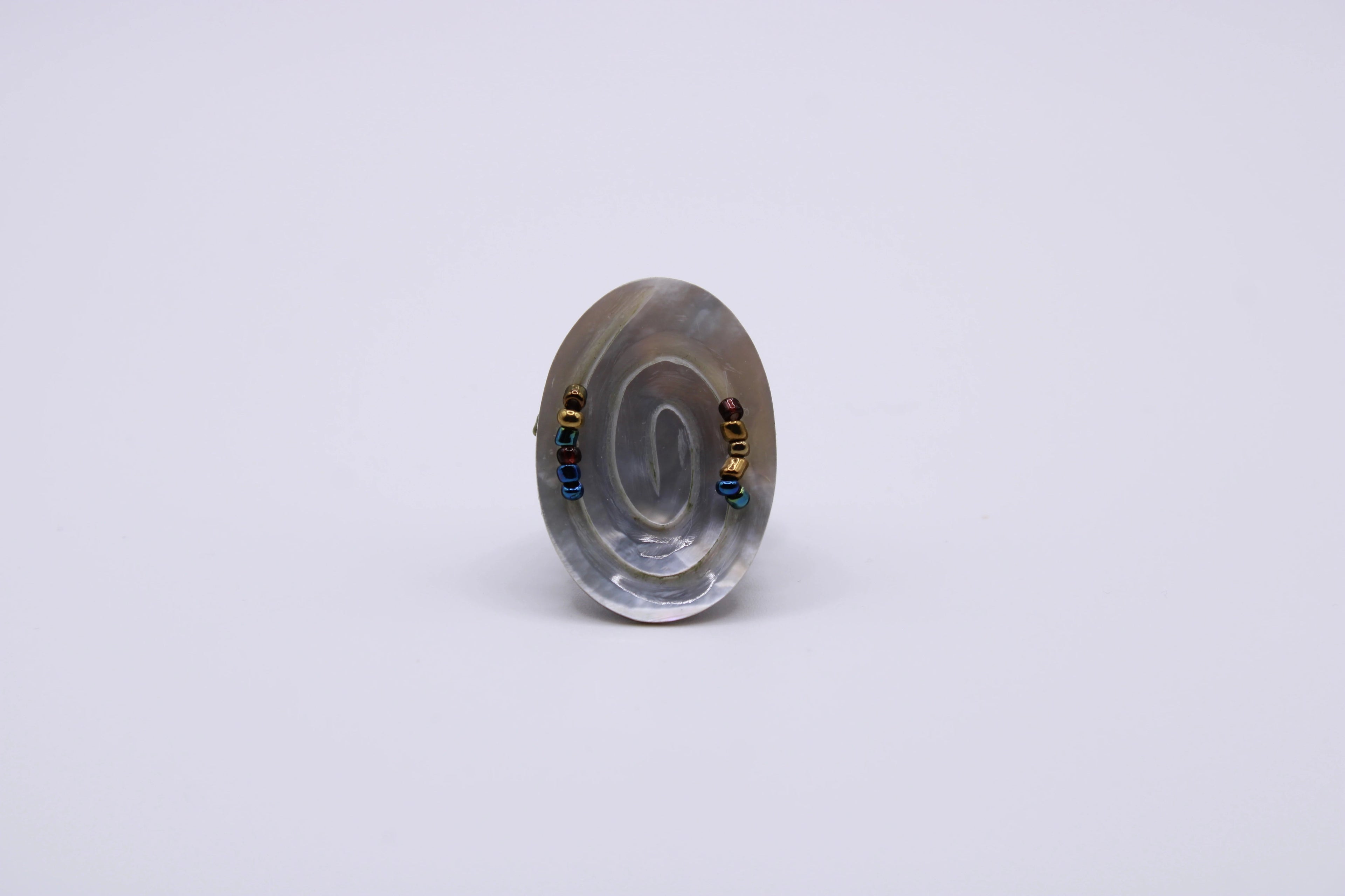 Anello Luce – Anello in madreperla lavorata a mano Surya