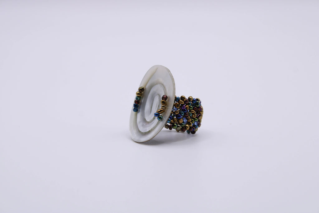 Anello Luce – Anello in madreperla lavorata a mano Surya