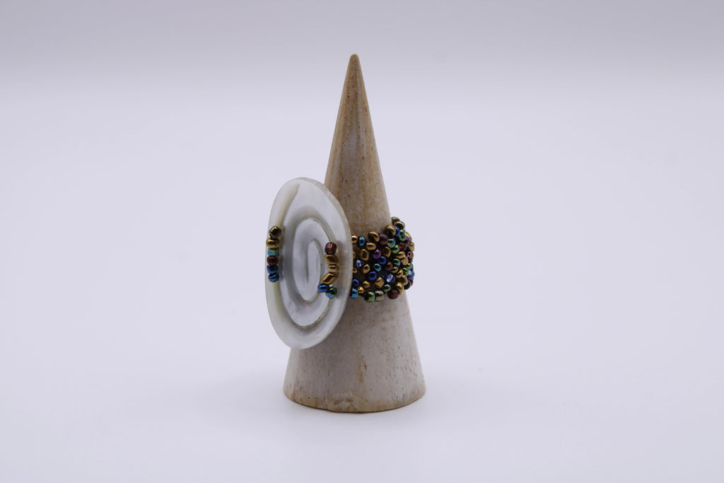 Anello Luce – Anello in madreperla lavorata a mano Surya