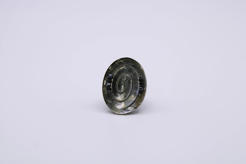 Anello Luce – Anello in madreperla lavorata a mano Surya