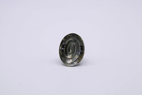 Anello Luce – Anello in madreperla lavorata a mano Surya