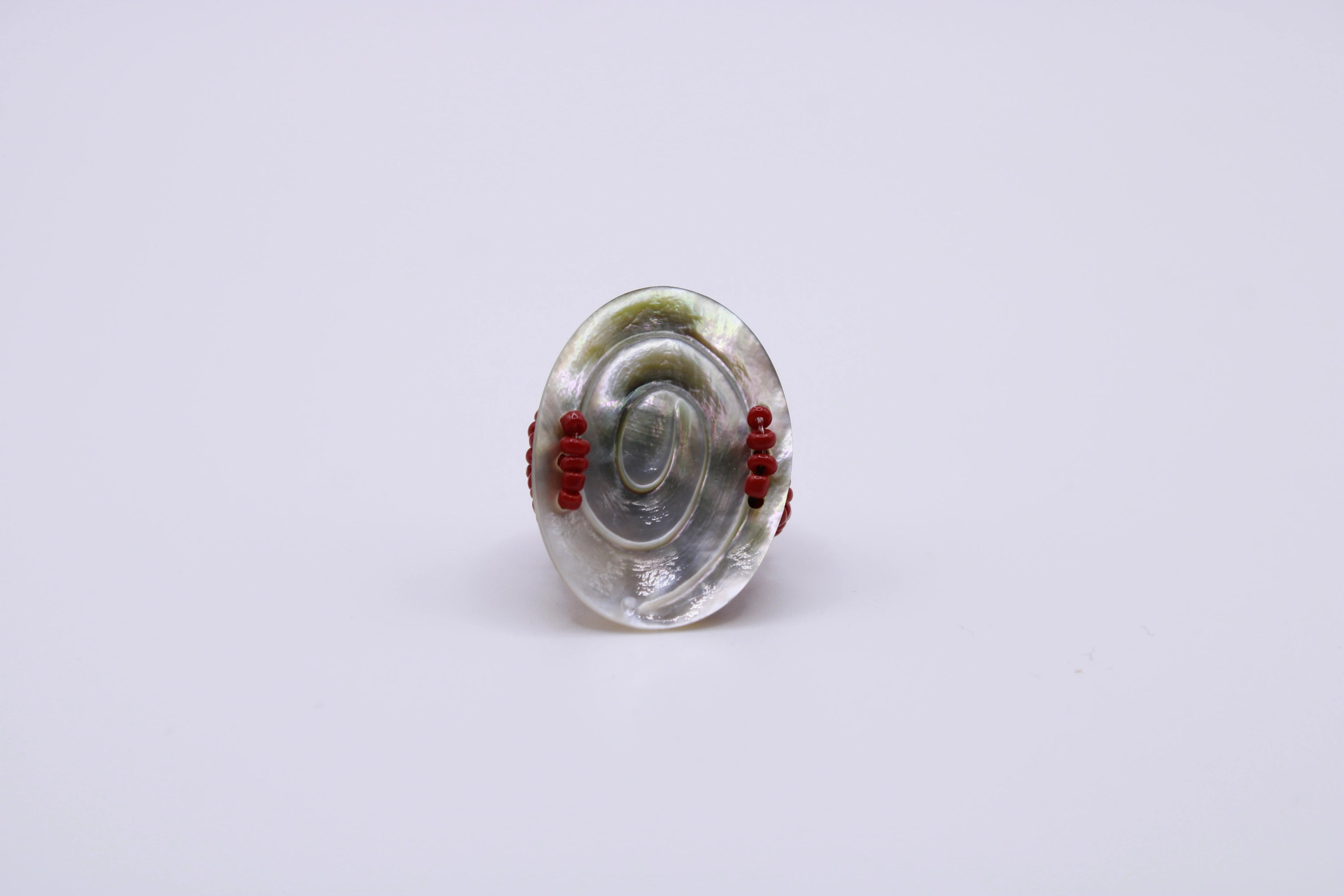 Anello Luce – Anello in madreperla lavorata a mano Surya