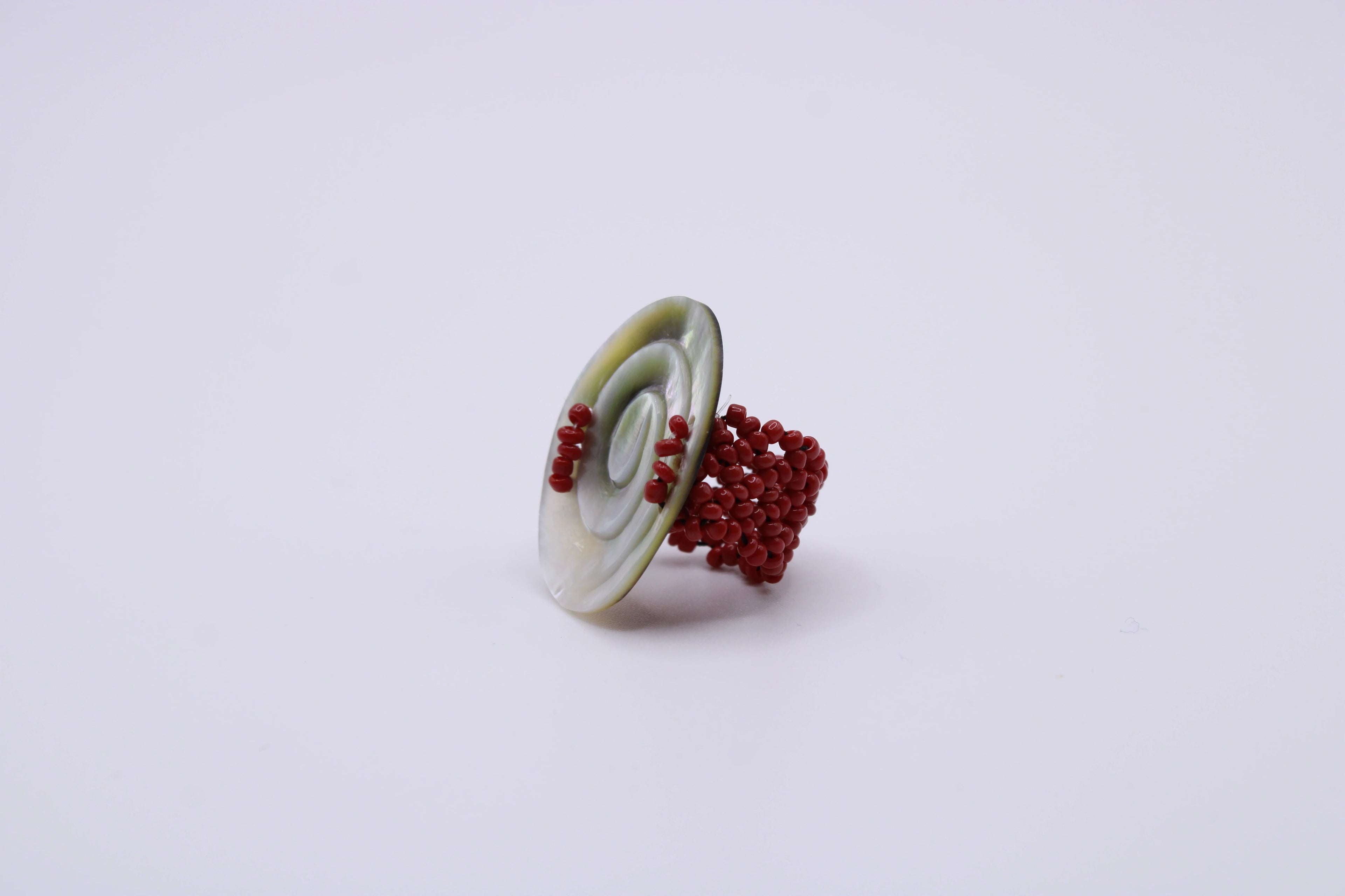 Anello Luce – Anello in madreperla lavorata a mano Surya