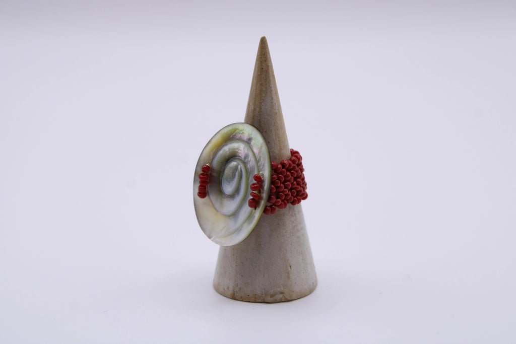 Anello Luce – Anello in madreperla lavorata a mano Surya
