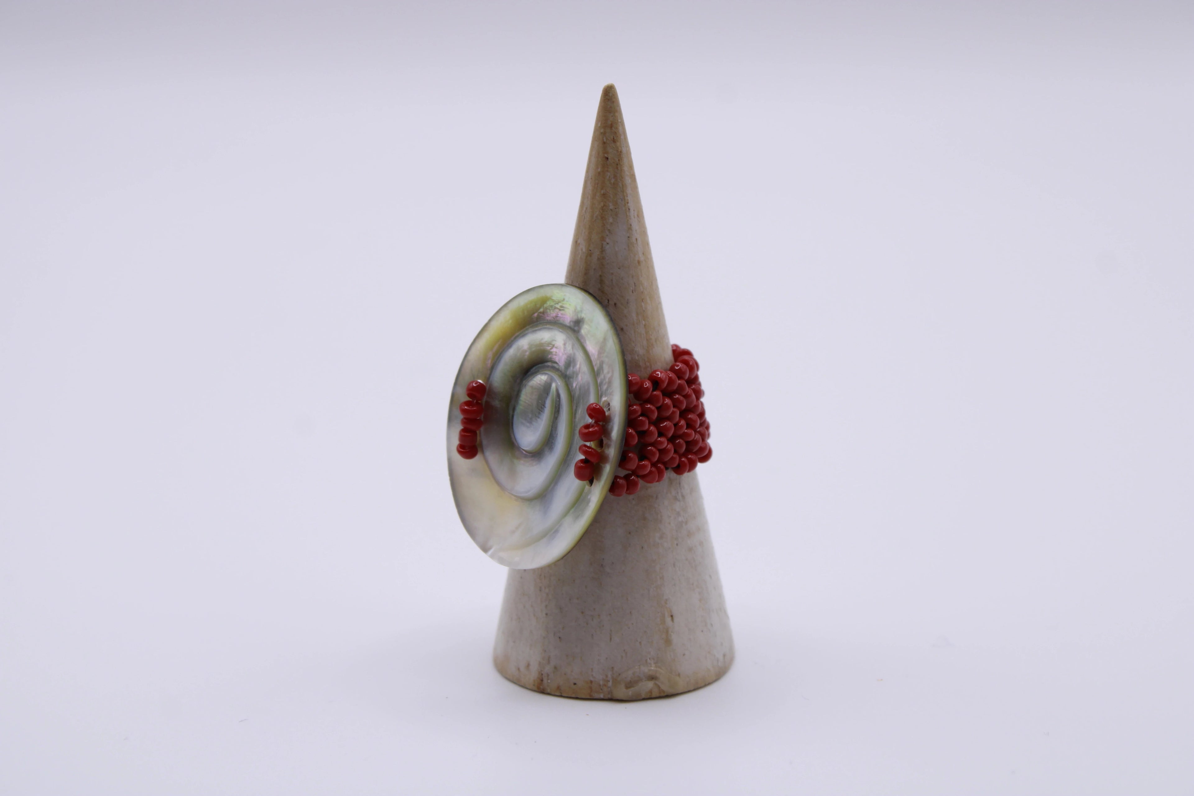 Anello Luce – Anello in madreperla lavorata a mano Surya