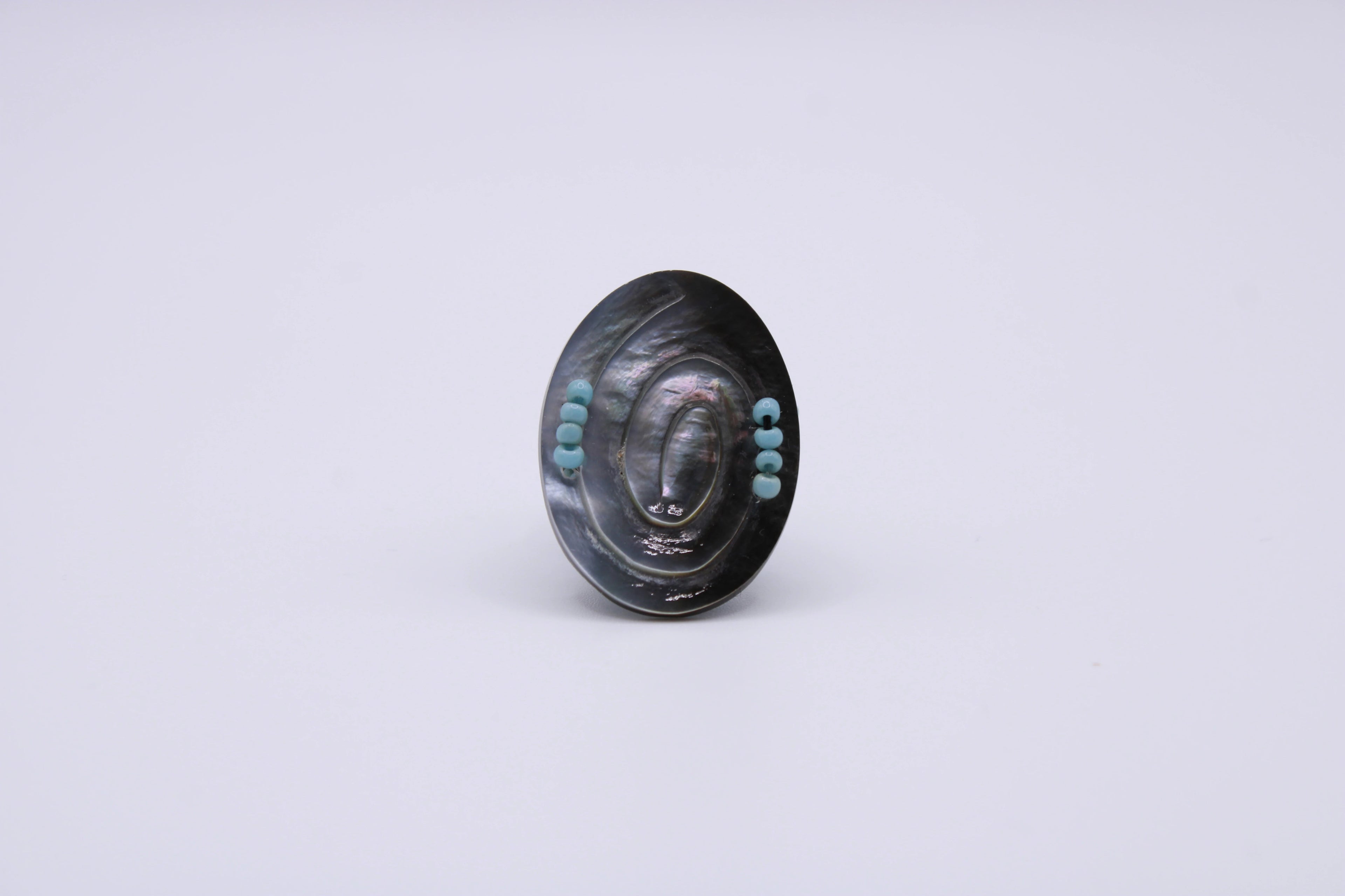 Anello Luce – Anello in madreperla lavorata a mano Surya