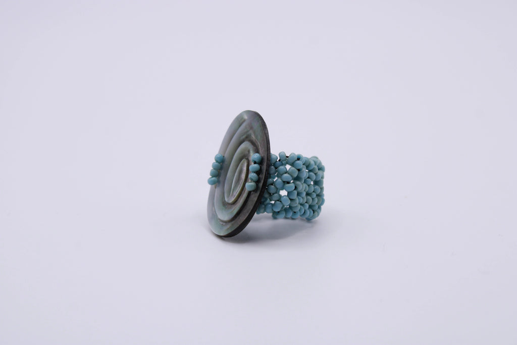 Anello Luce – Anello in madreperla lavorata a mano Surya