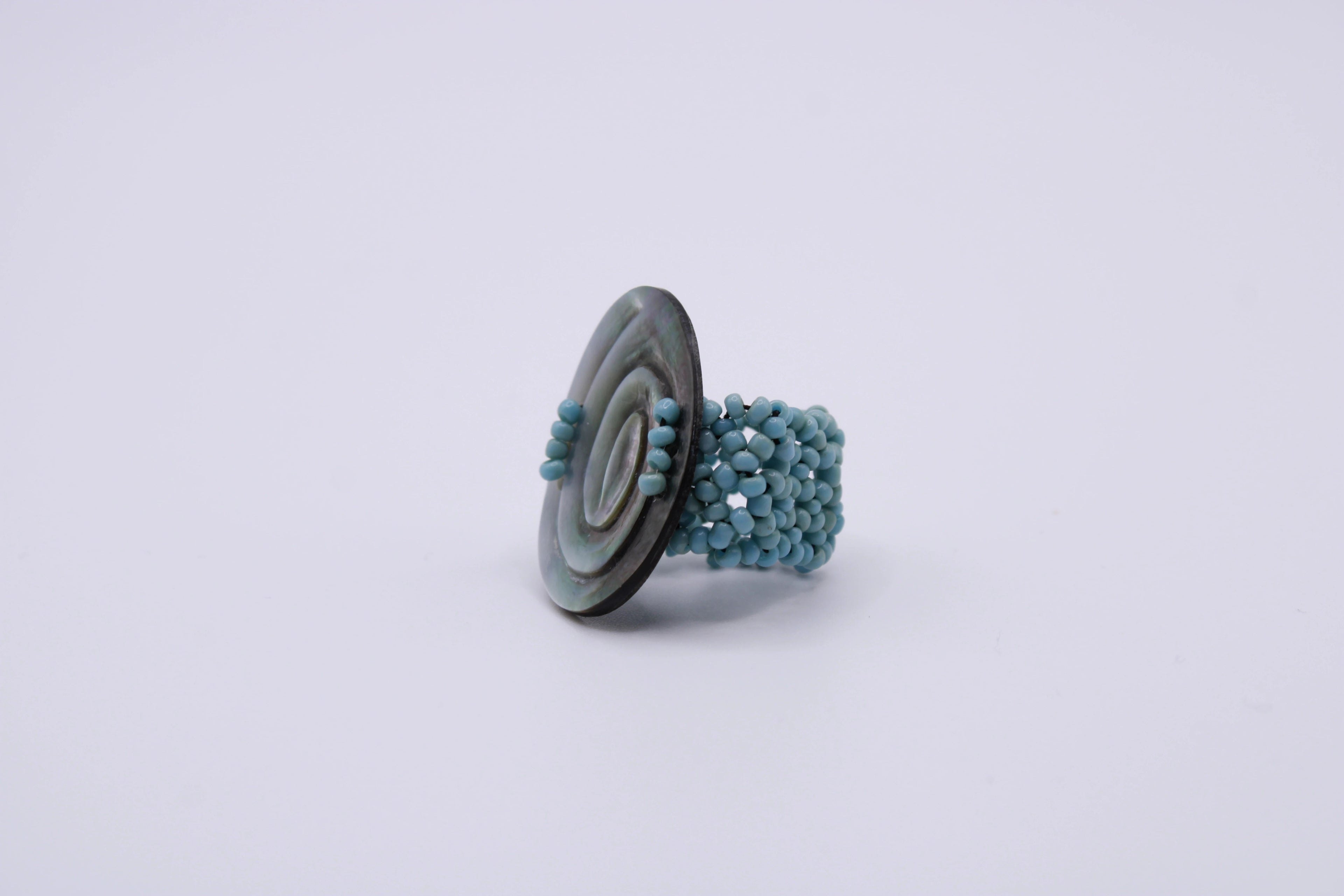 Anello Luce – Anello in madreperla lavorata a mano Surya