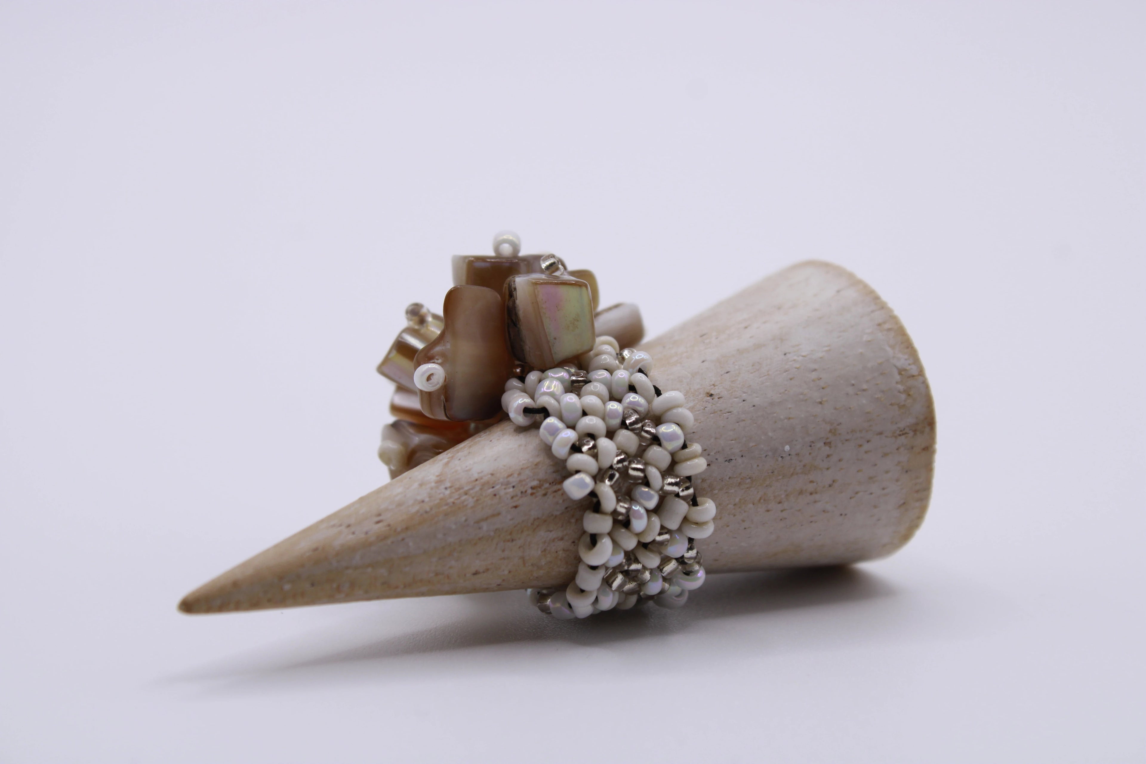 Anello Madreperla – Anello con elementi in madreperla Surya