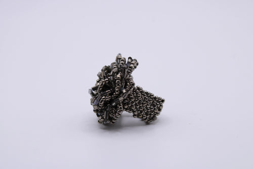Anello Rosa – Anello in perline con struttura floreale Surya