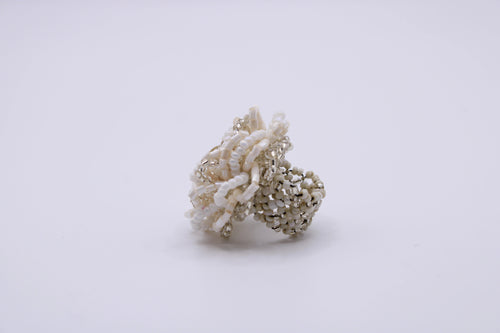 Anello Rosa – Anello in perline con struttura floreale Surya