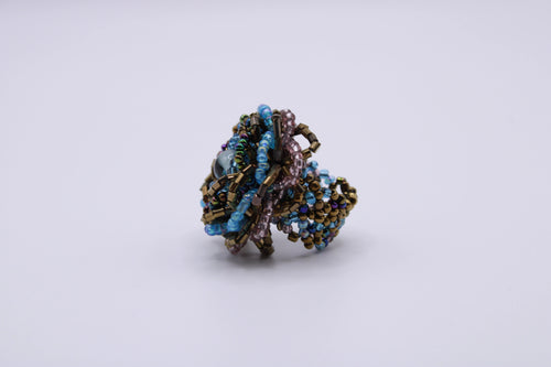 Anello Rosa – Anello in perline con struttura floreale Surya