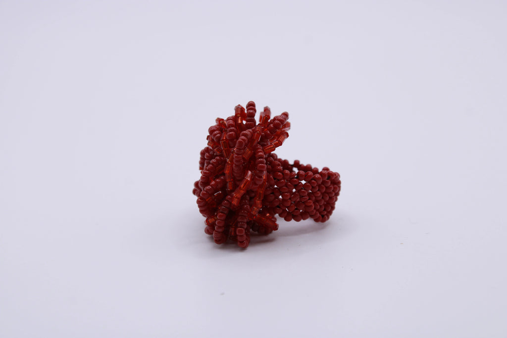 Anello Rosa – Anello in perline con struttura floreale Surya