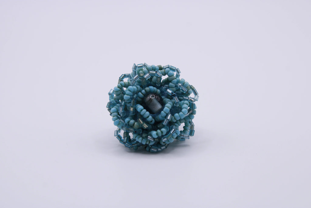 Anello Rosa – Anello in perline con struttura floreale Surya