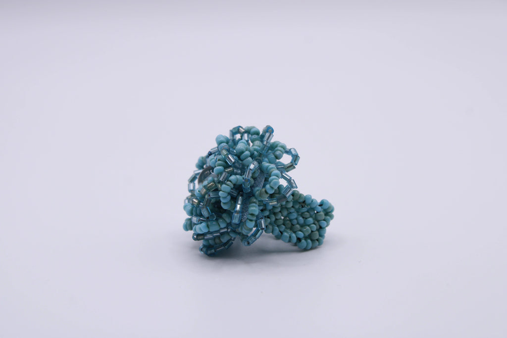 Anello Rosa – Anello in perline con struttura floreale Surya