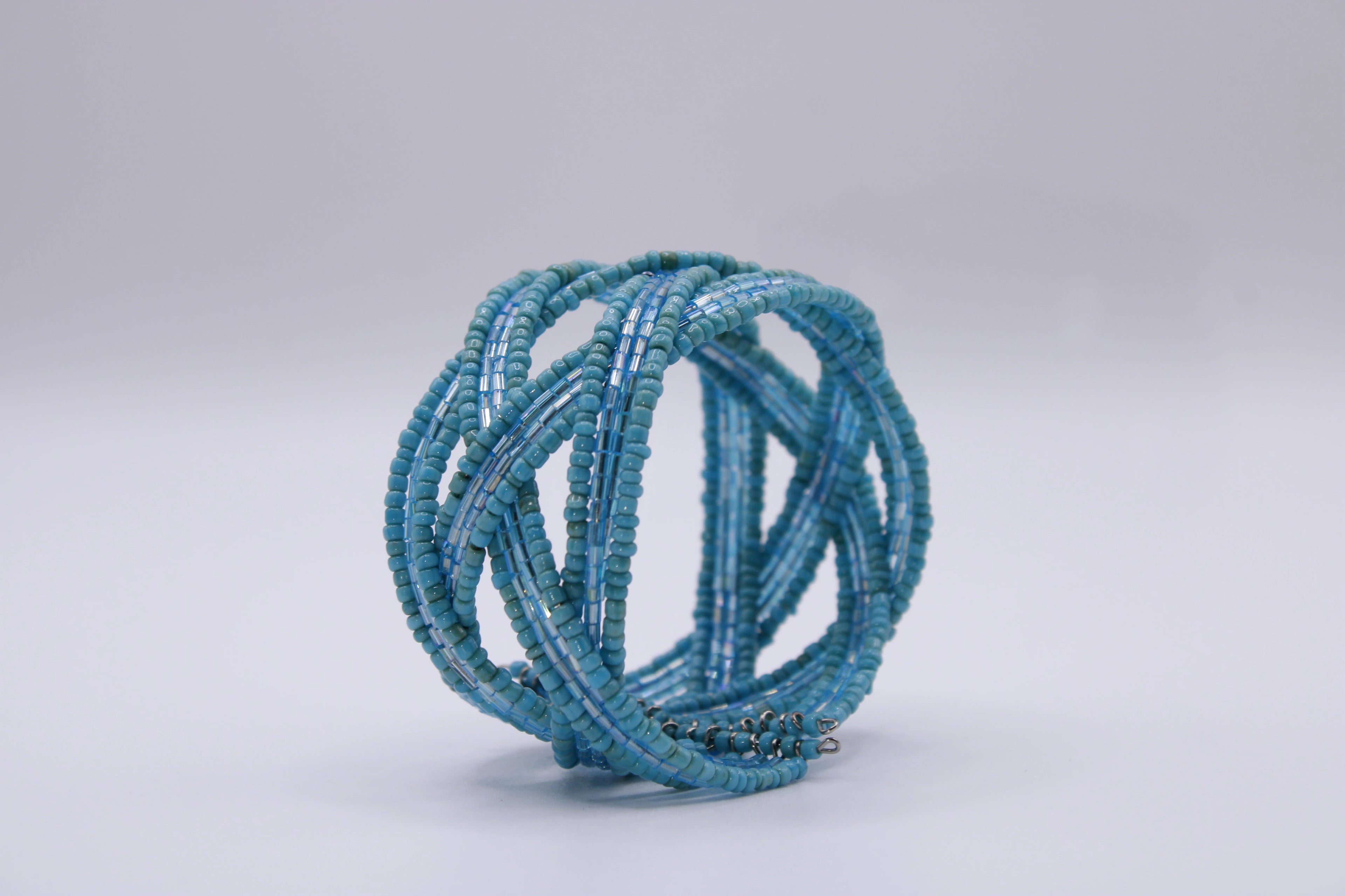 Bracciale Intreccio – Bracciale rigido in perline intrecciate a mano Surya