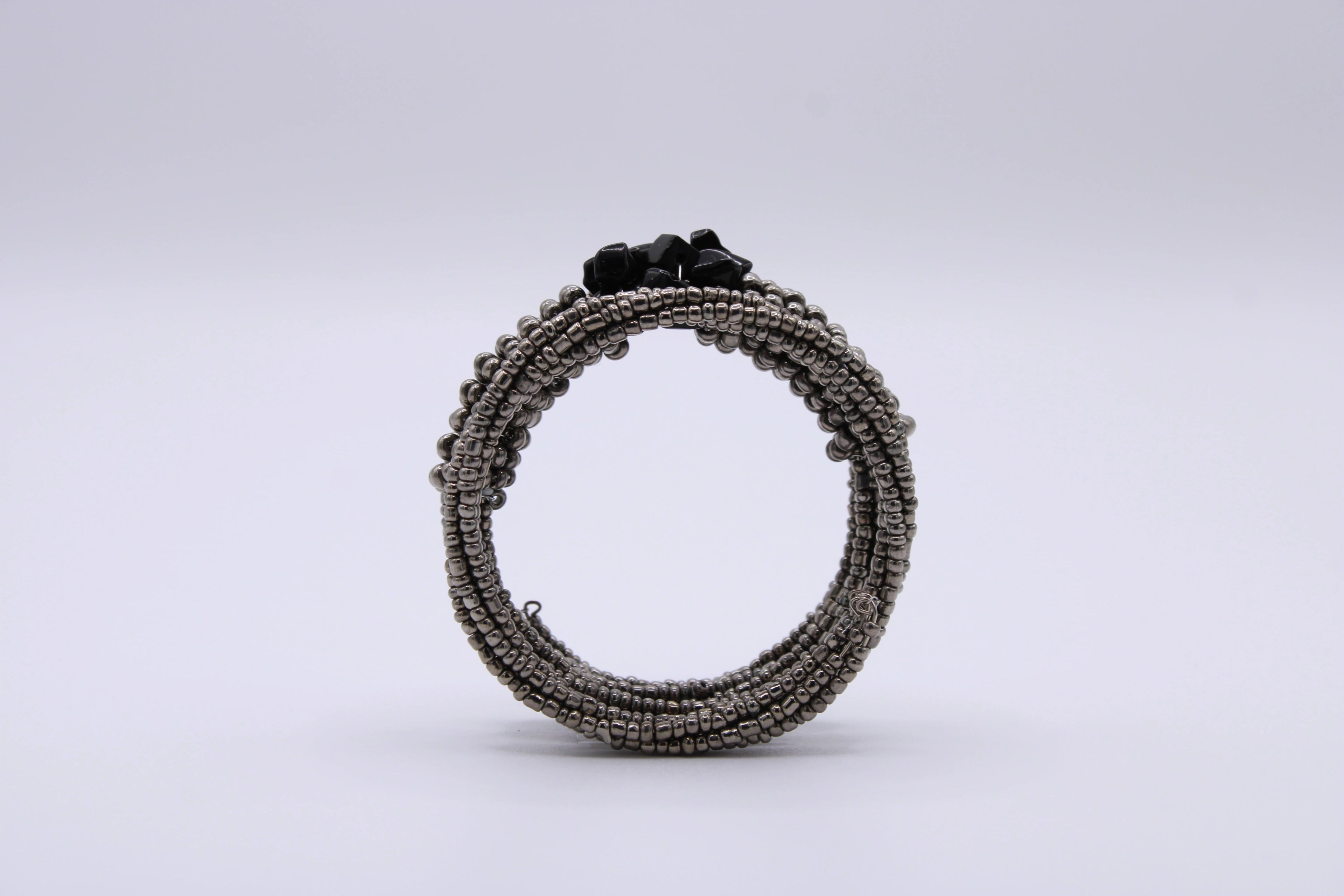 Bracciale Spirale – Bracciale avvolgente in perline lavorate a mano Surya