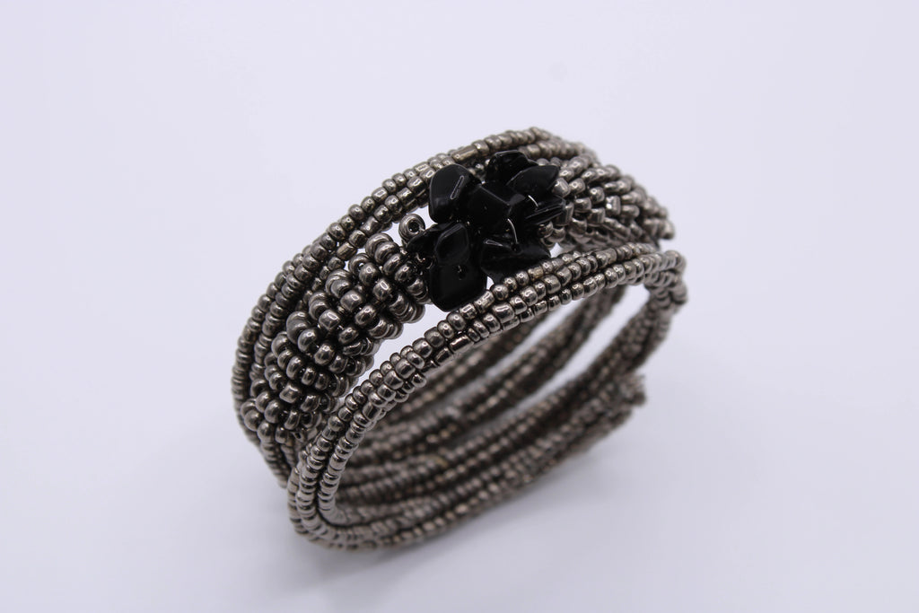 Bracciale Spirale – Bracciale avvolgente in perline lavorate a mano Surya