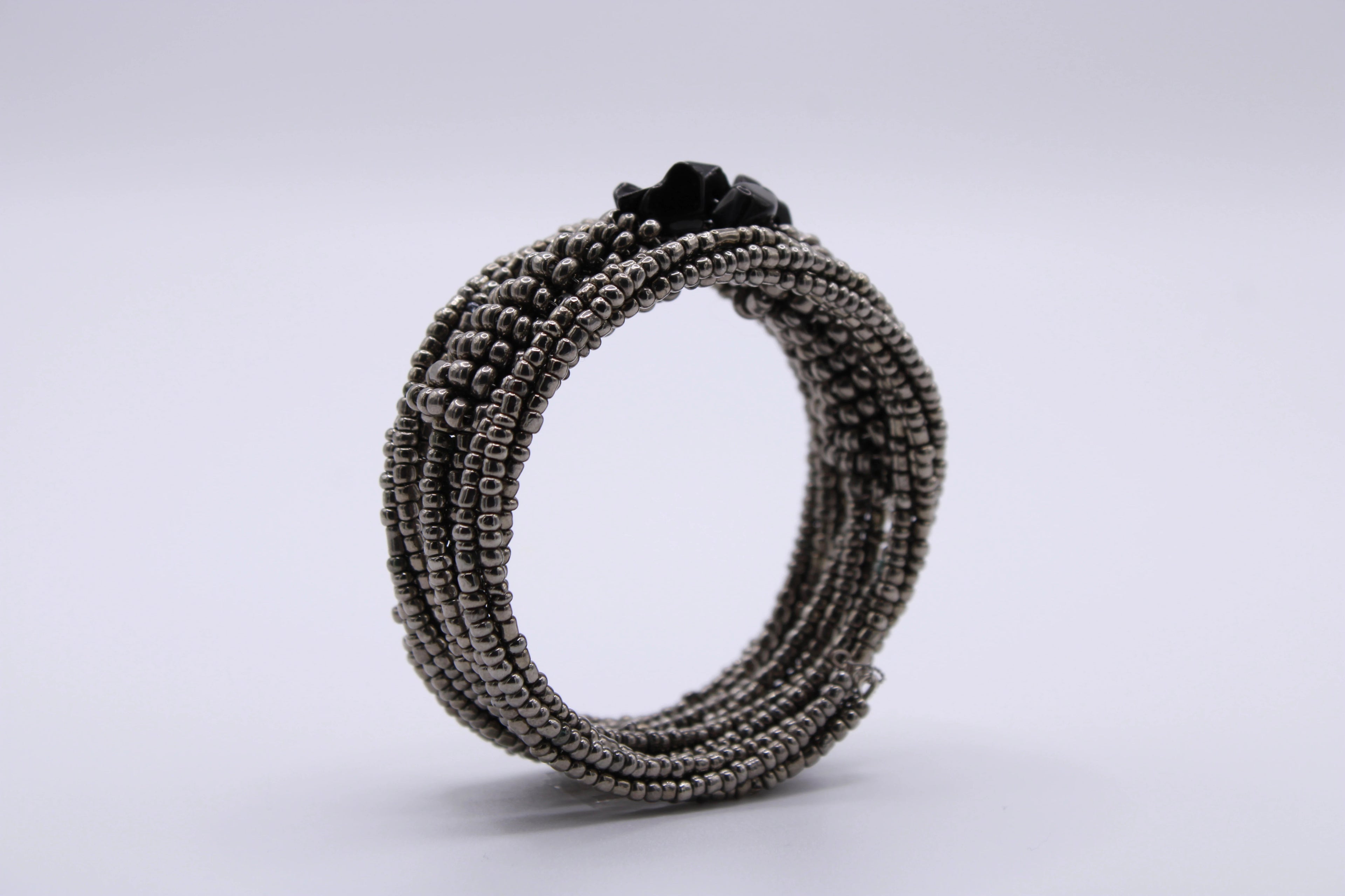 Bracciale Spirale – Bracciale avvolgente in perline lavorate a mano Surya