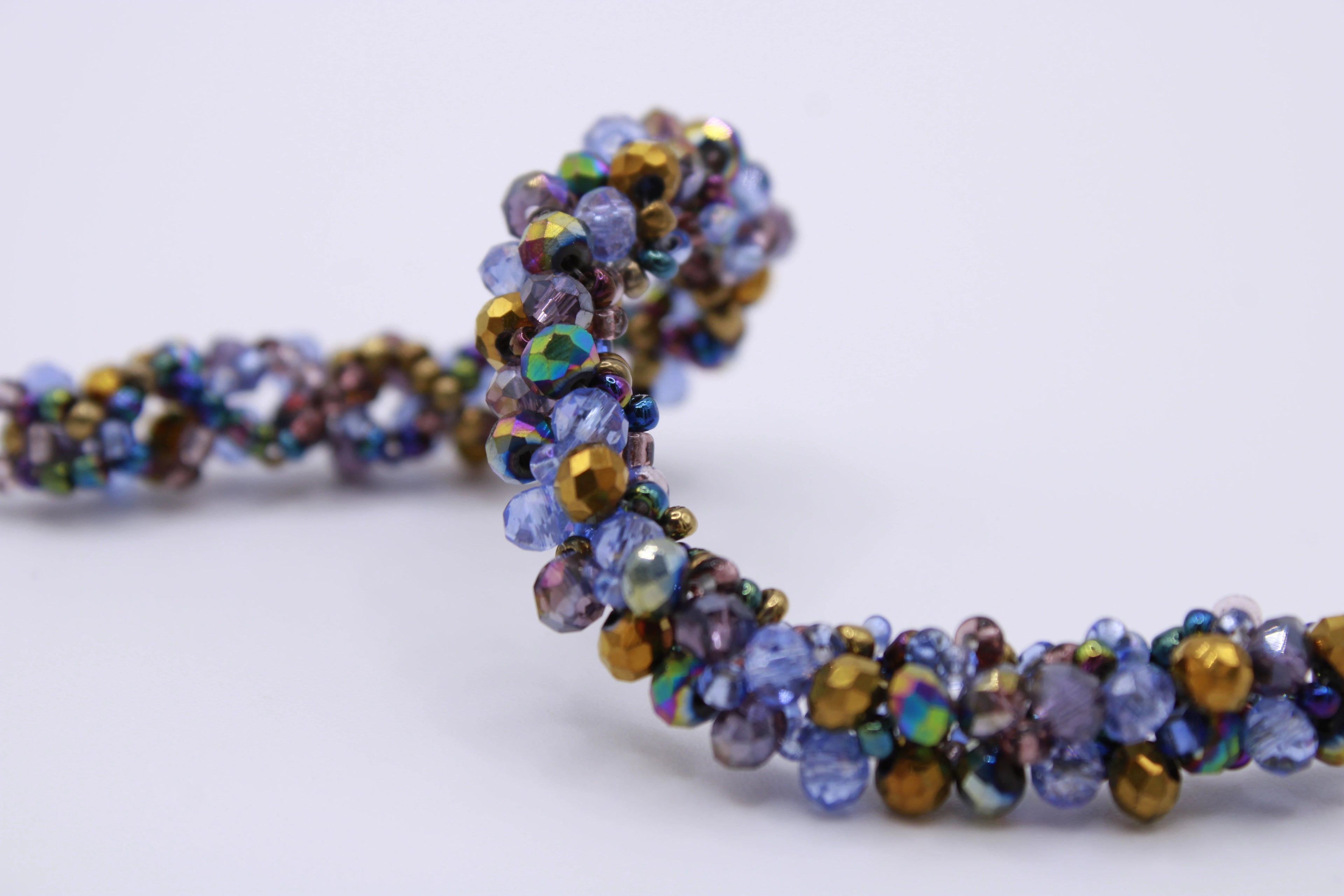 Bracciale Astra – Bracciale con cristalli intrecciati Surya