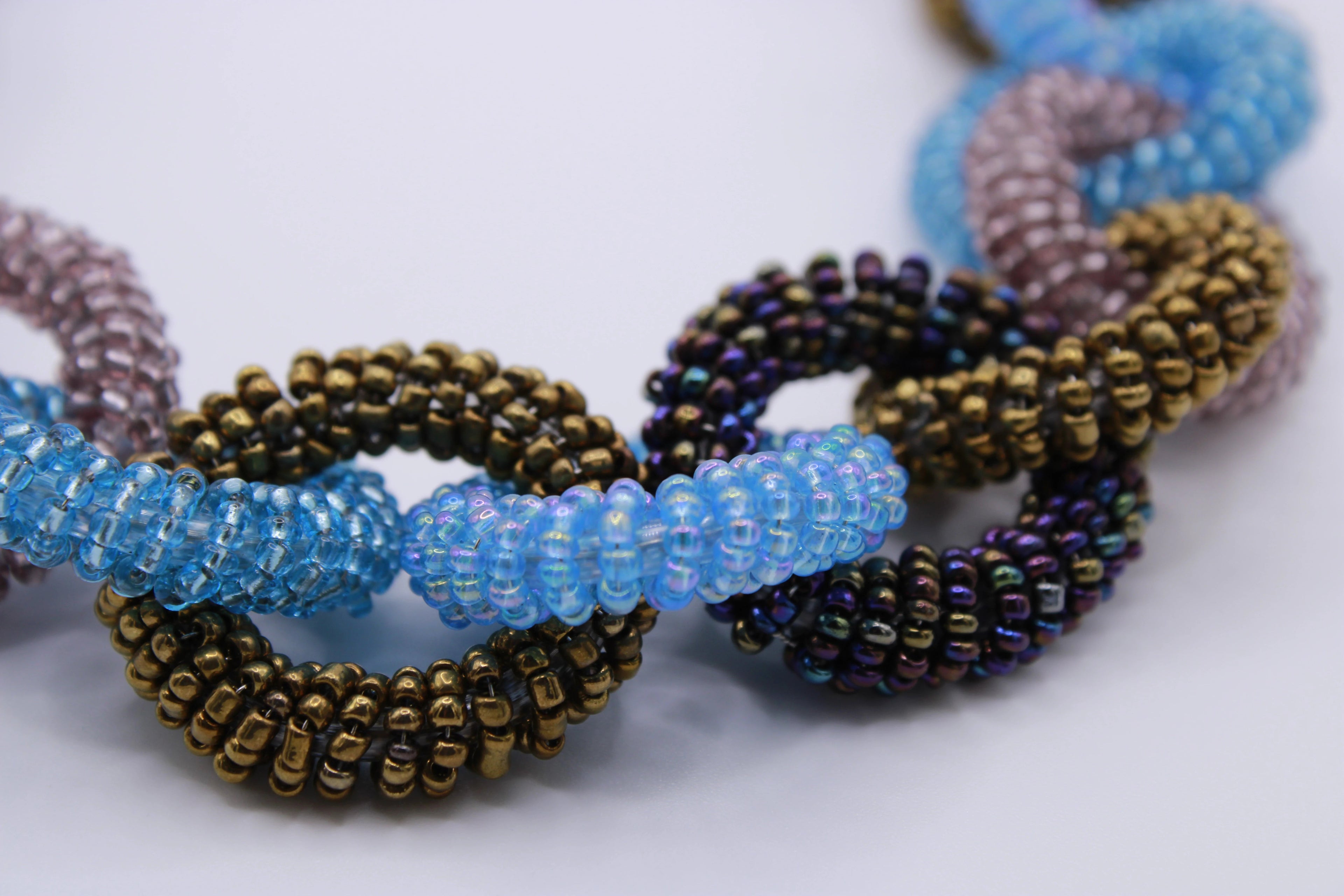 Collana Catena – Collana in perline a moduli intrecciati Surya