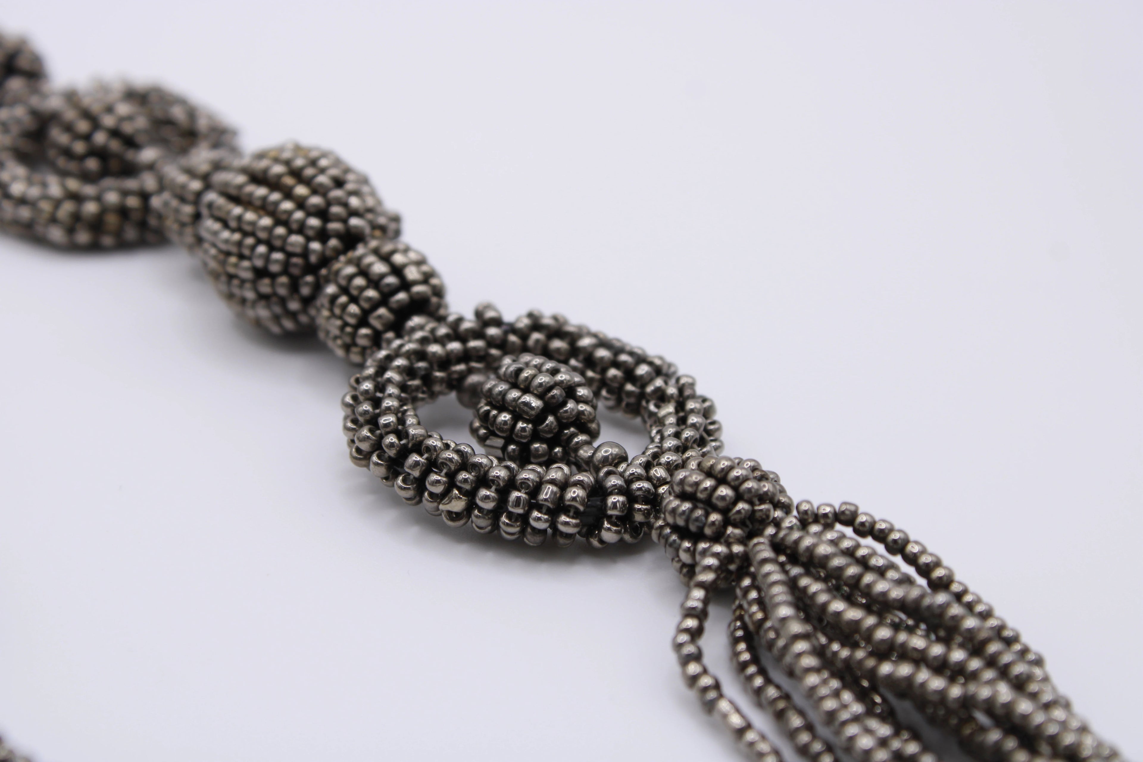 Collana Legame – Collana in perline con elementi intrecciati Surya