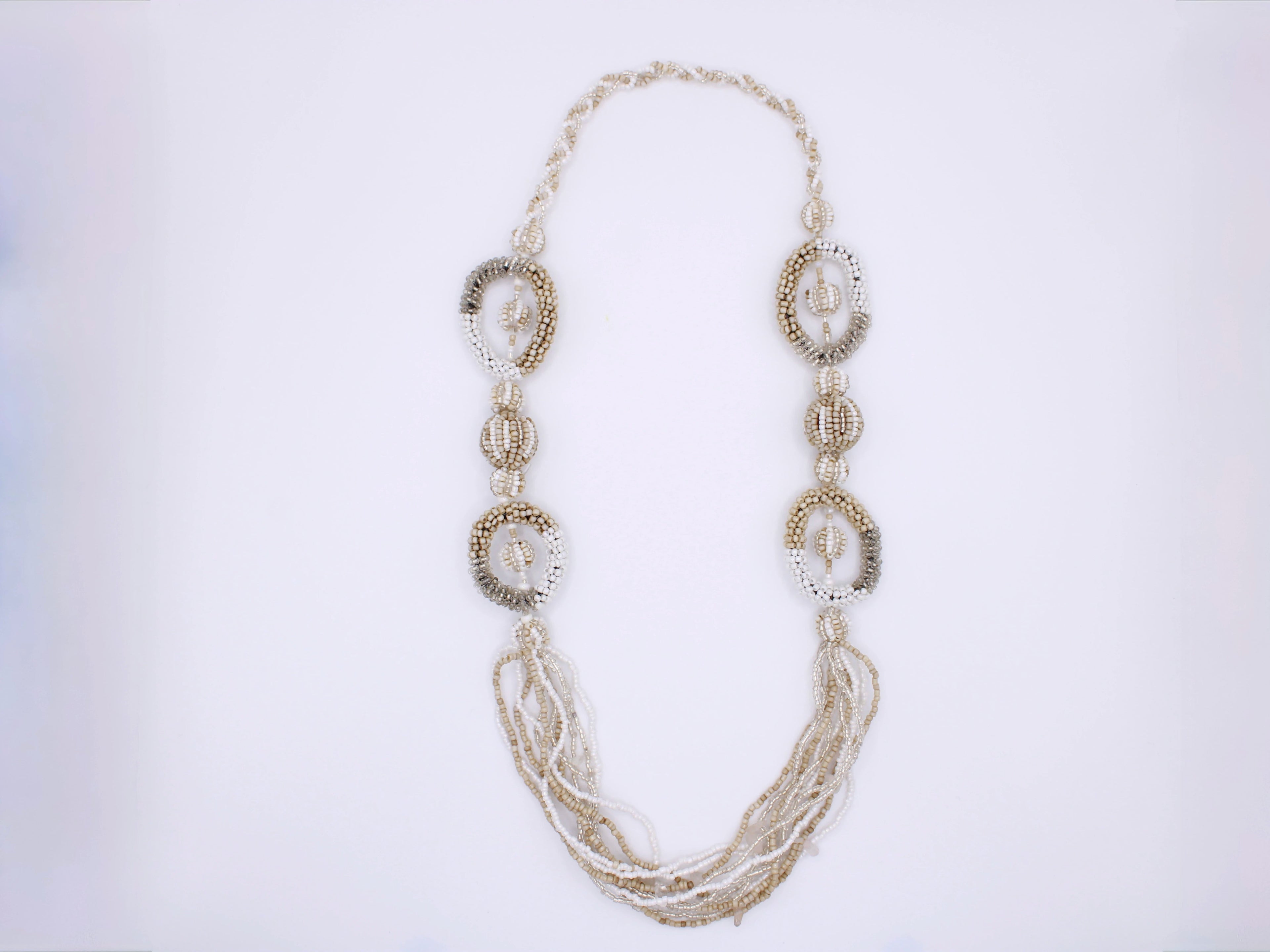 Collana Legame – Collana in perline con elementi intrecciati Surya
