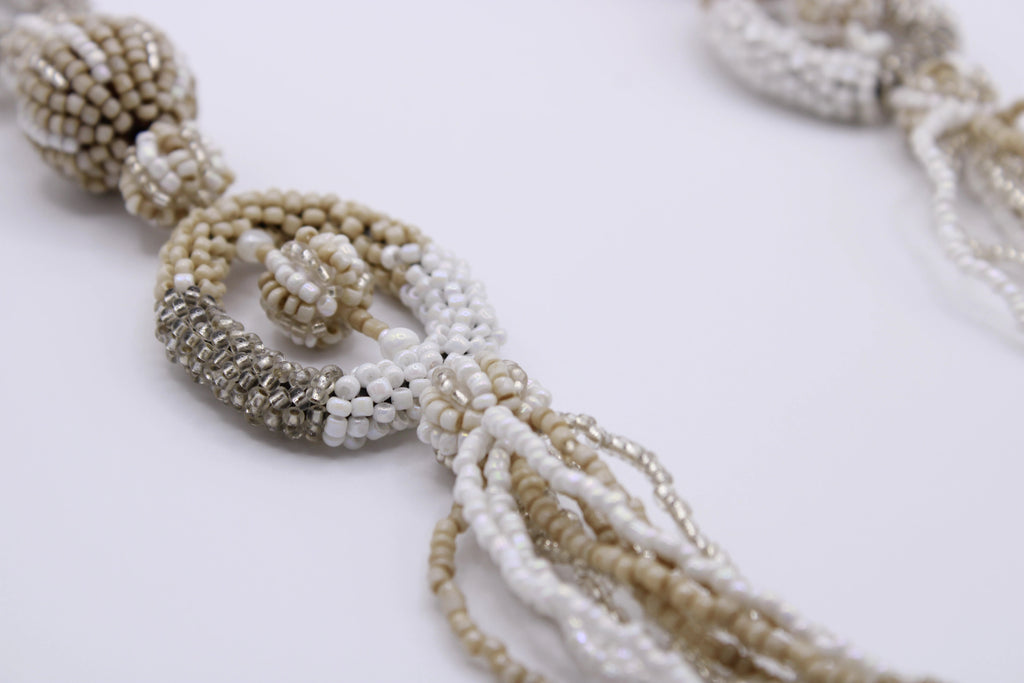 Collana Legame – Collana in perline con elementi intrecciati Surya