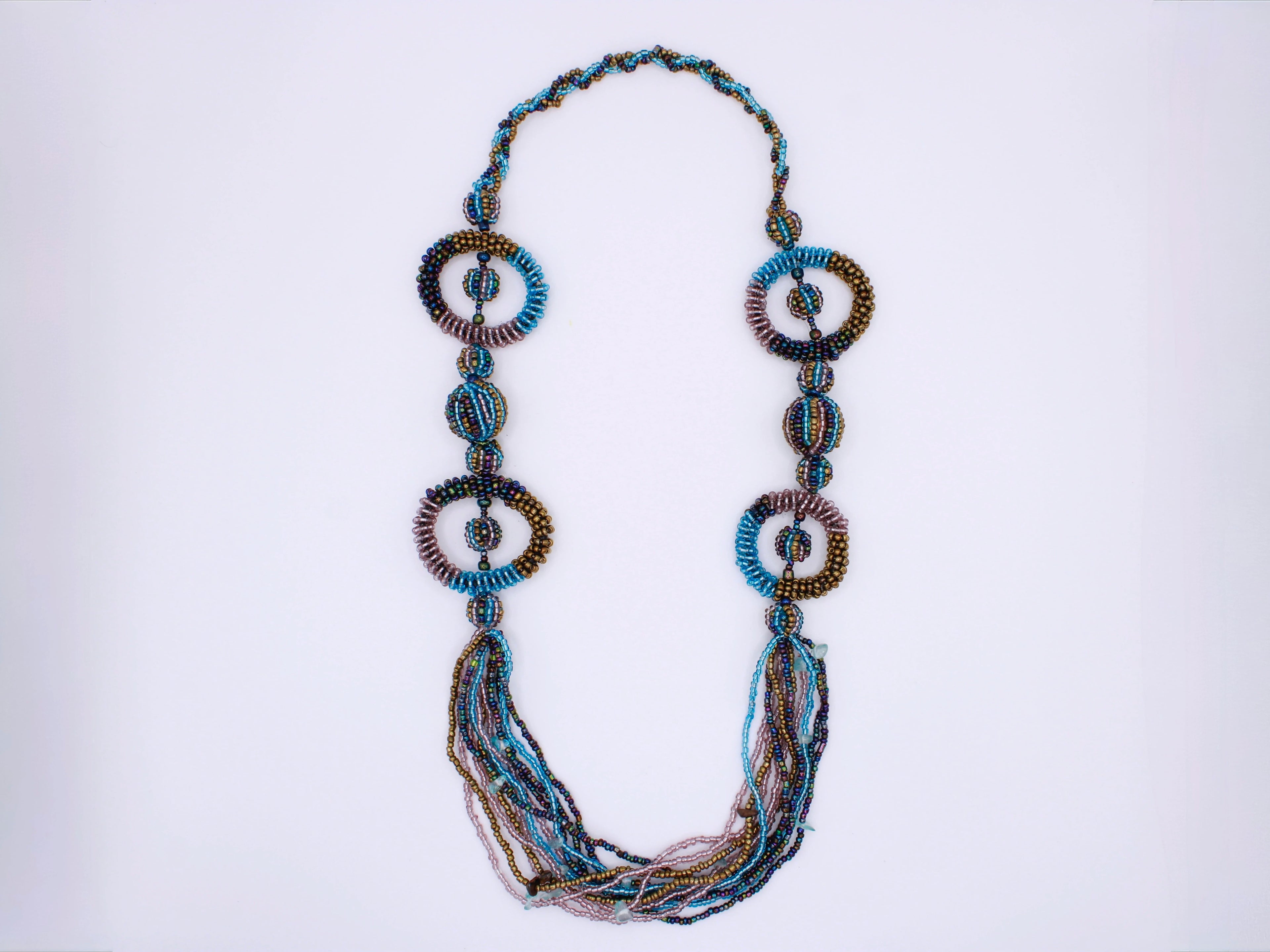Collana Legame – Collana in perline con elementi intrecciati Surya