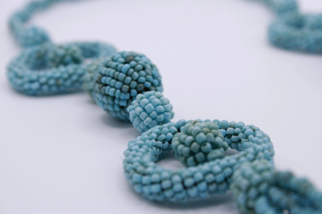 Collana Legame – Collana in perline con elementi intrecciati Surya