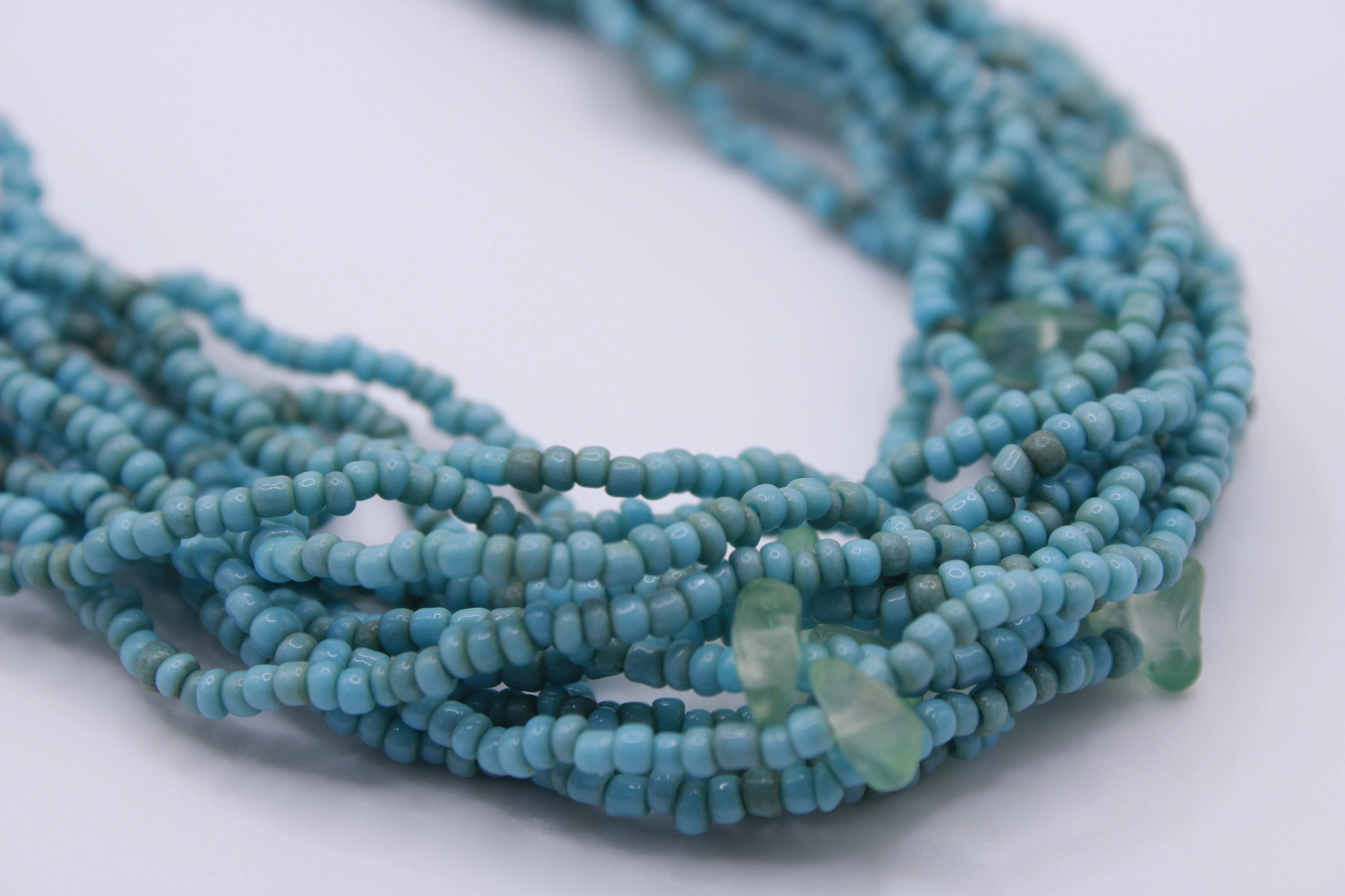 Collana Legame – Collana in perline con elementi intrecciati Surya