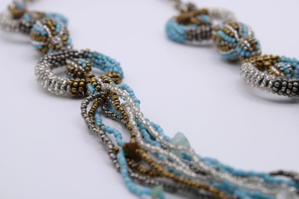Collana Legame – Collana in perline con elementi intrecciati Surya