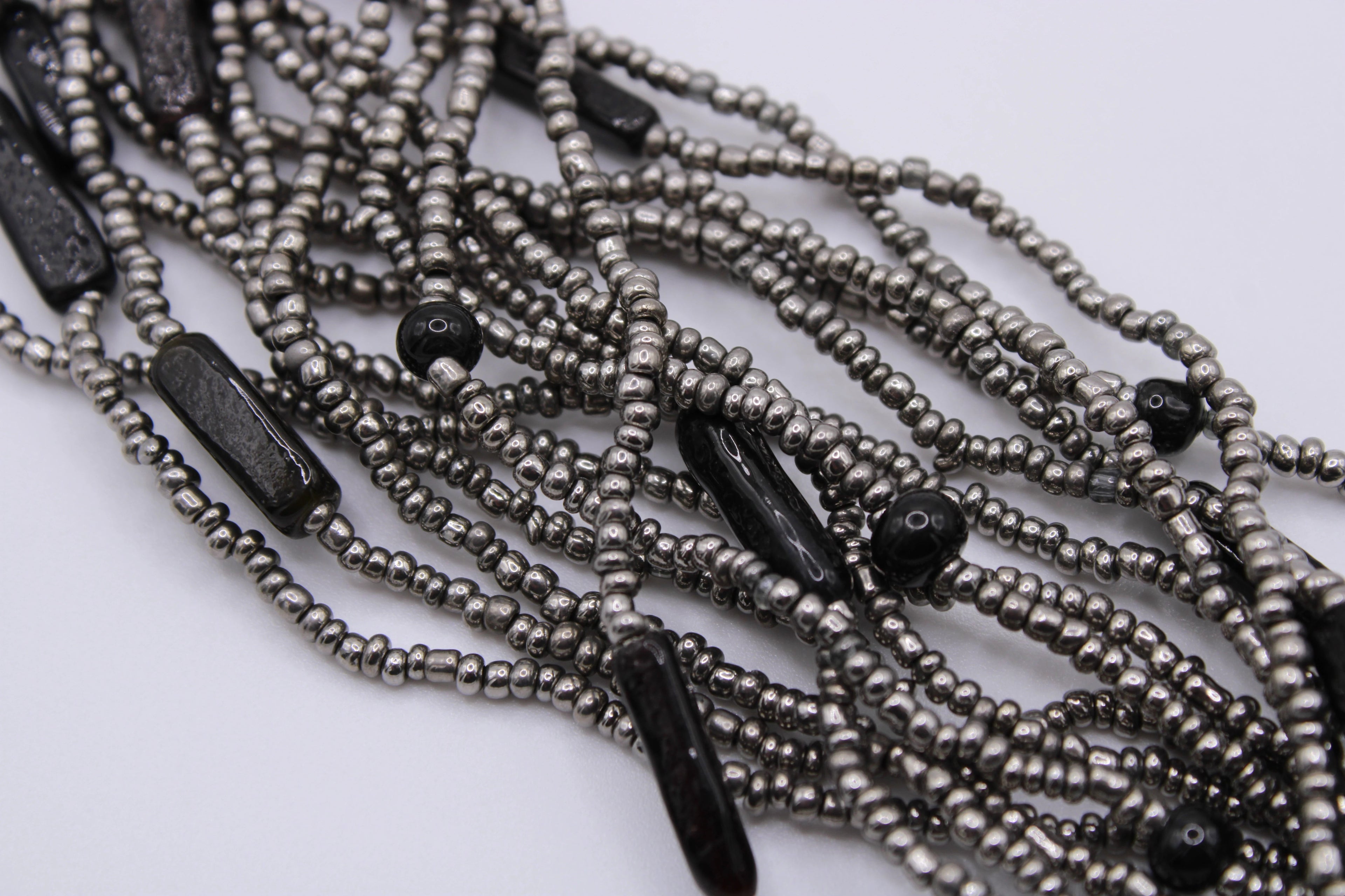 Collana Goccia – Collana multifilo con inserto in legno ebano Surya