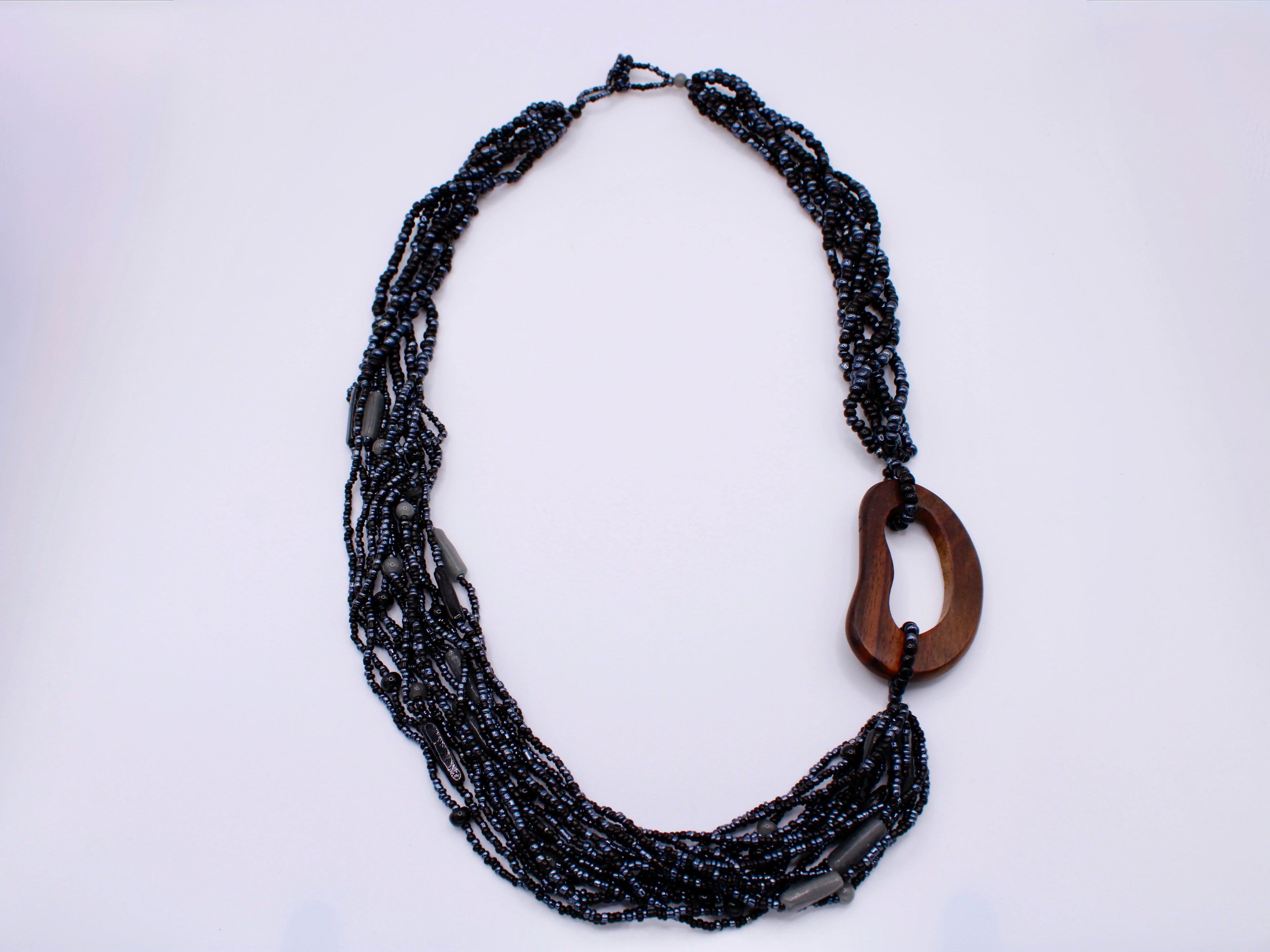 Collana Goccia – Collana multifilo con inserto in legno ebano Surya