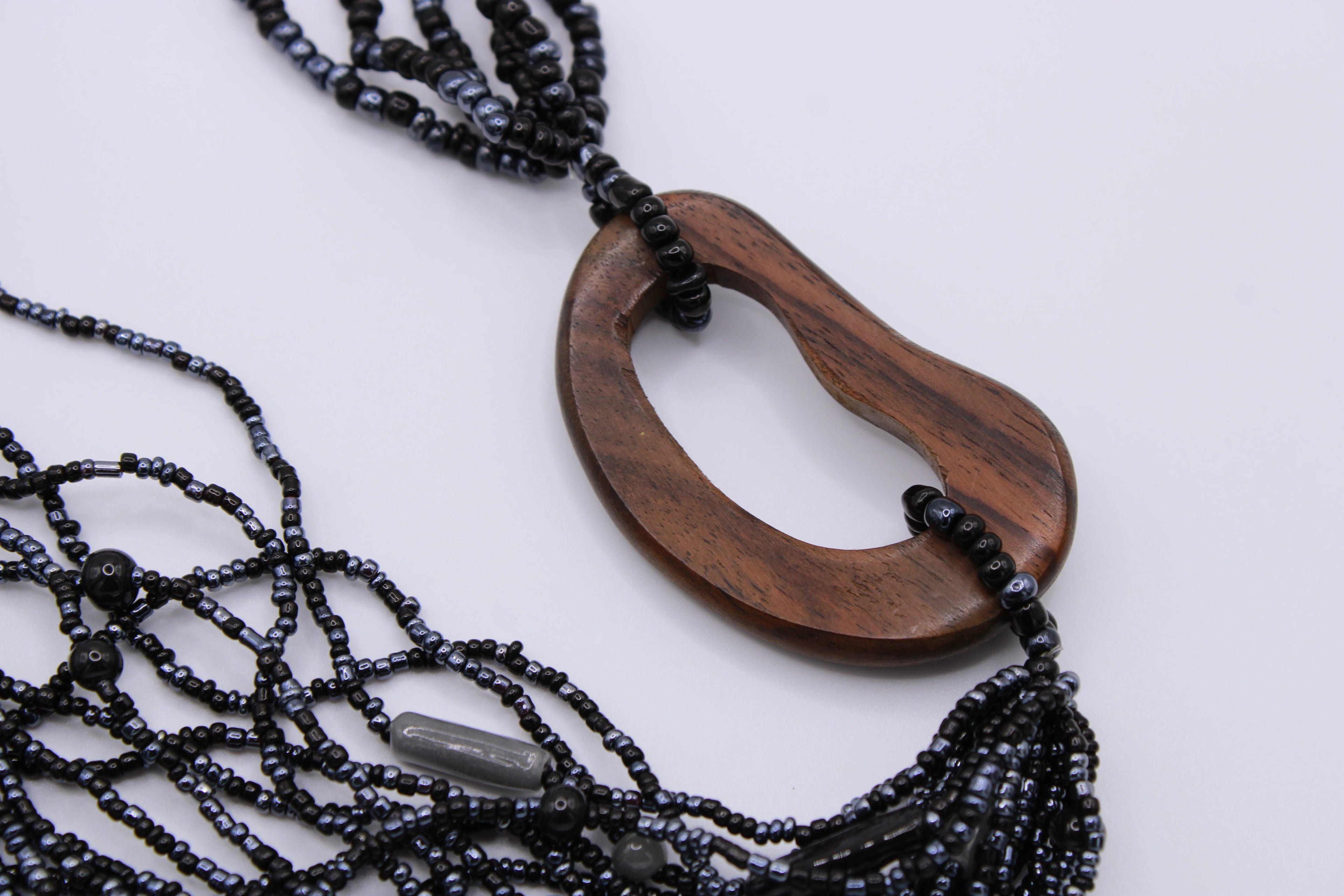 Collana Goccia – Collana multifilo con inserto in legno ebano Surya