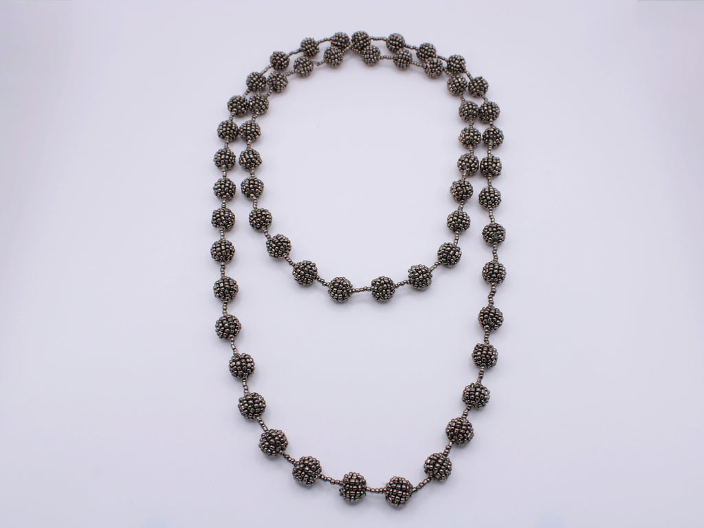 Collana Sfere – Collana lunga in perline con sfere Surya