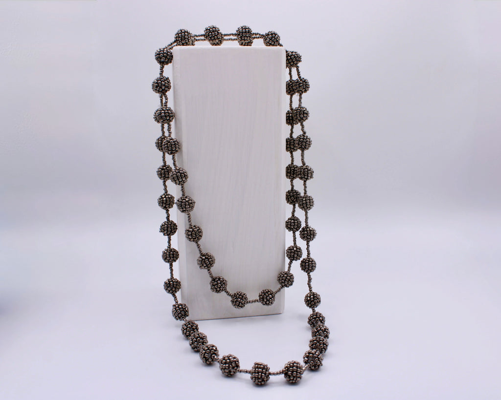 Collana Sfere – Collana lunga in perline con sfere Surya