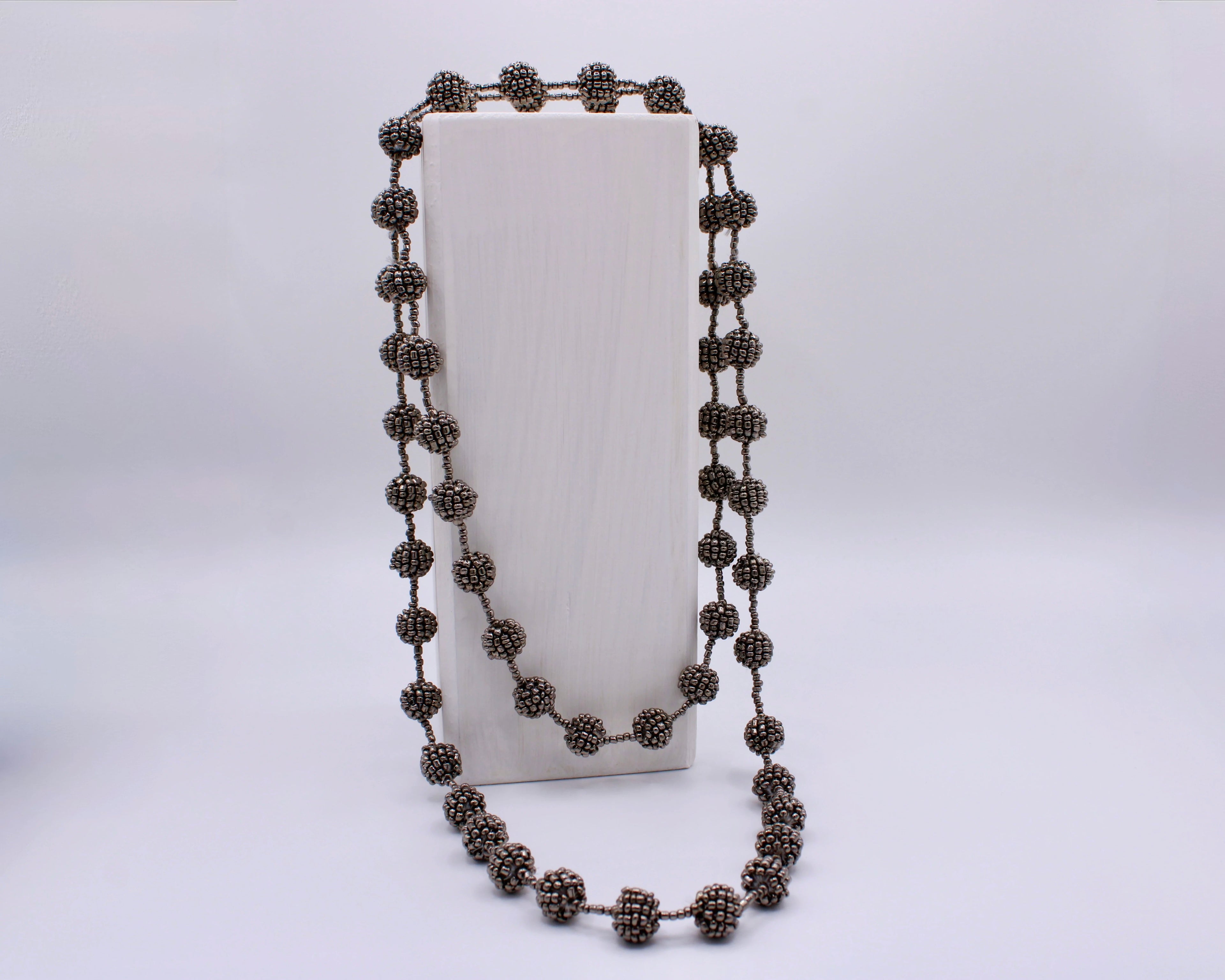 Collana Sfere – Collana lunga in perline con sfere Surya