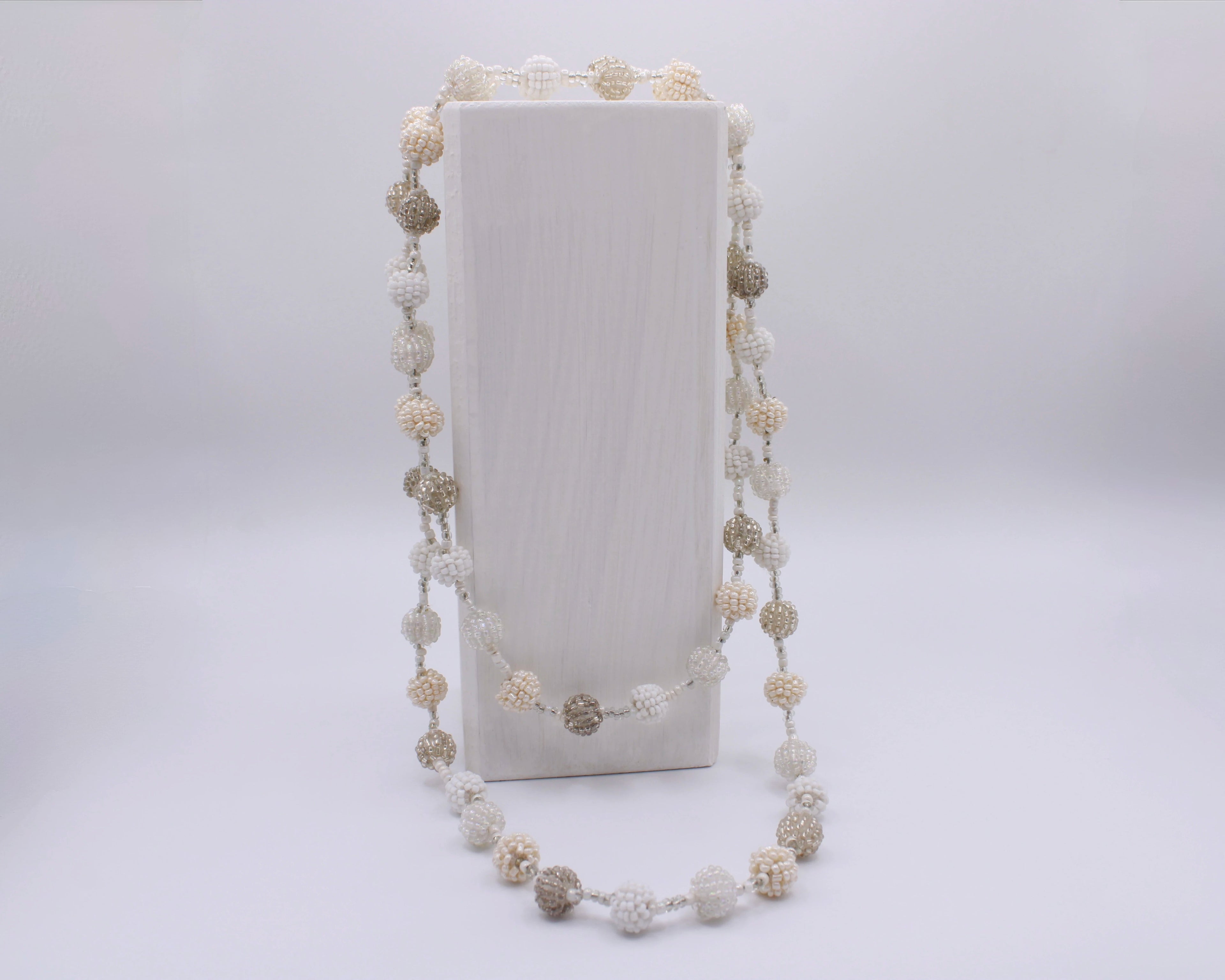 Collana Sfere – Collana lunga in perline con sfere Surya
