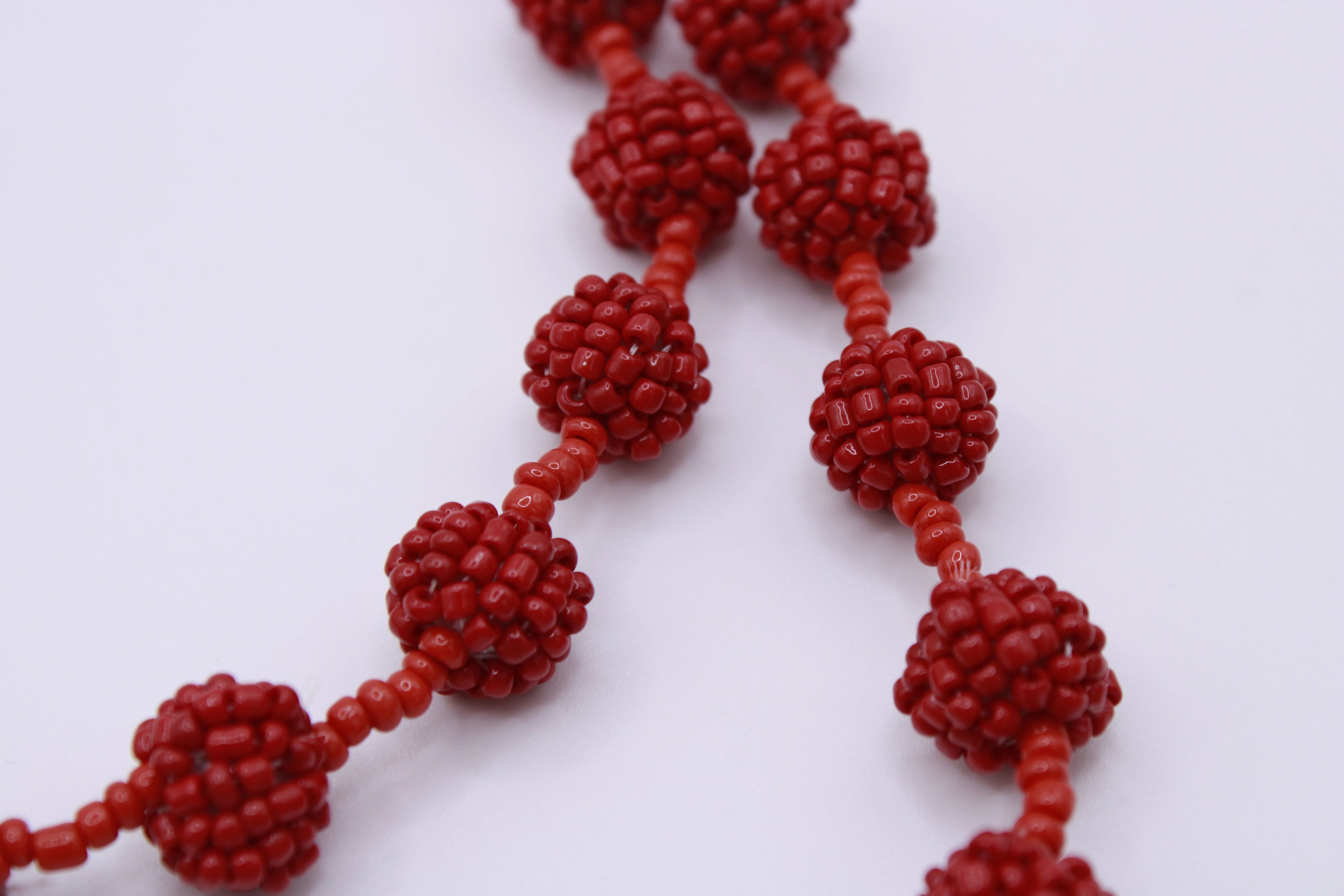Collana Sfere – Collana lunga in perline con sfere Surya